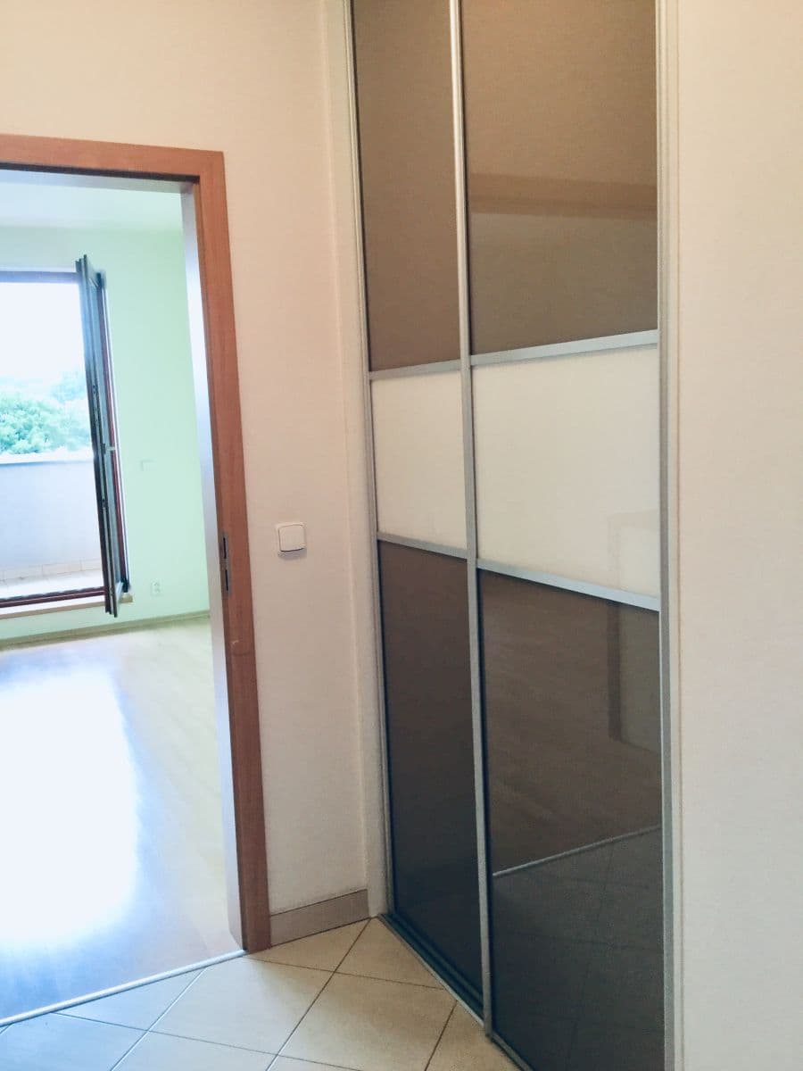 Prenájom bytu 3-izbový 76 m², Jana Přibíka, Praha, Praha Prenájom bytu 3-izbový 76 m², Jana Přibíka, Praha, Praha