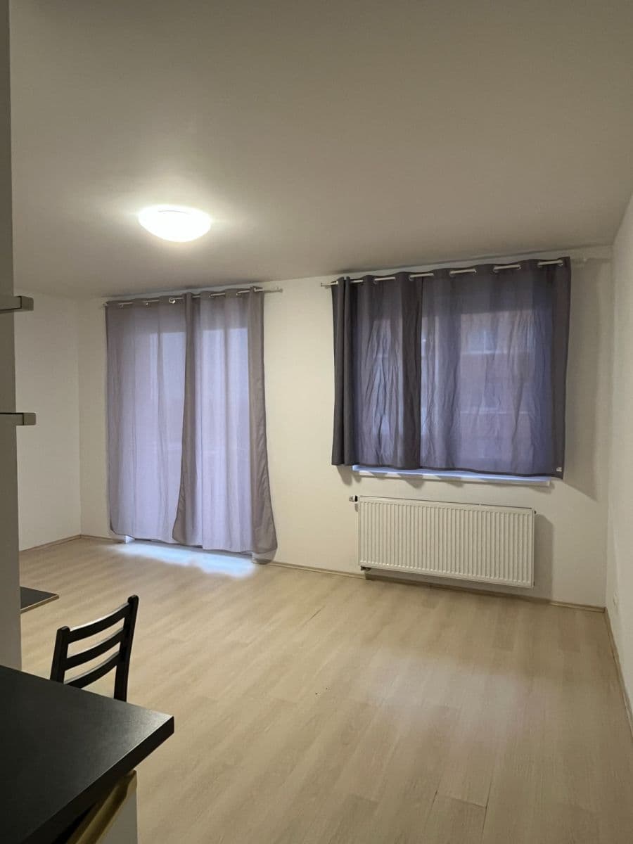 Prenájom bytu 1-izbový 30 m², Sicherova, Praha, Praha Prenájom bytu 1-izbový 30 m², Sicherova, Praha, Praha