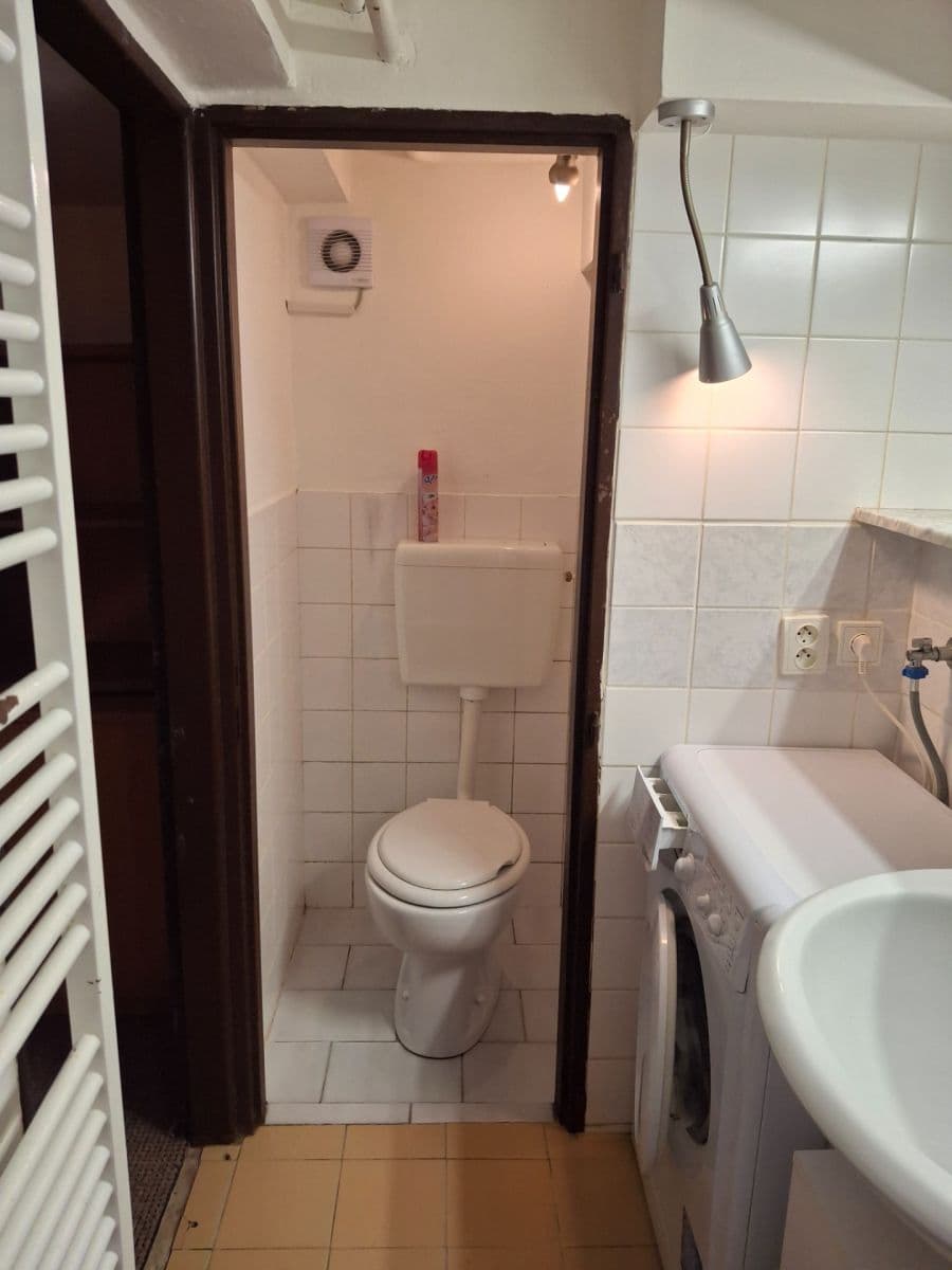 Prenájom bytu 3-izbový 75 m², Lipí, Praha, Praha Prenájom bytu 3-izbový 75 m², Lipí, Praha, Praha