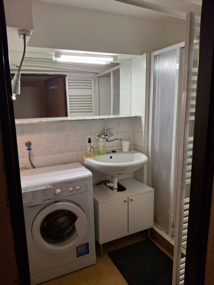 Prenájom bytu 3-izbový 75 m², Lipí, Praha, Praha Prenájom bytu 3-izbový 75 m², Lipí, Praha, Praha
