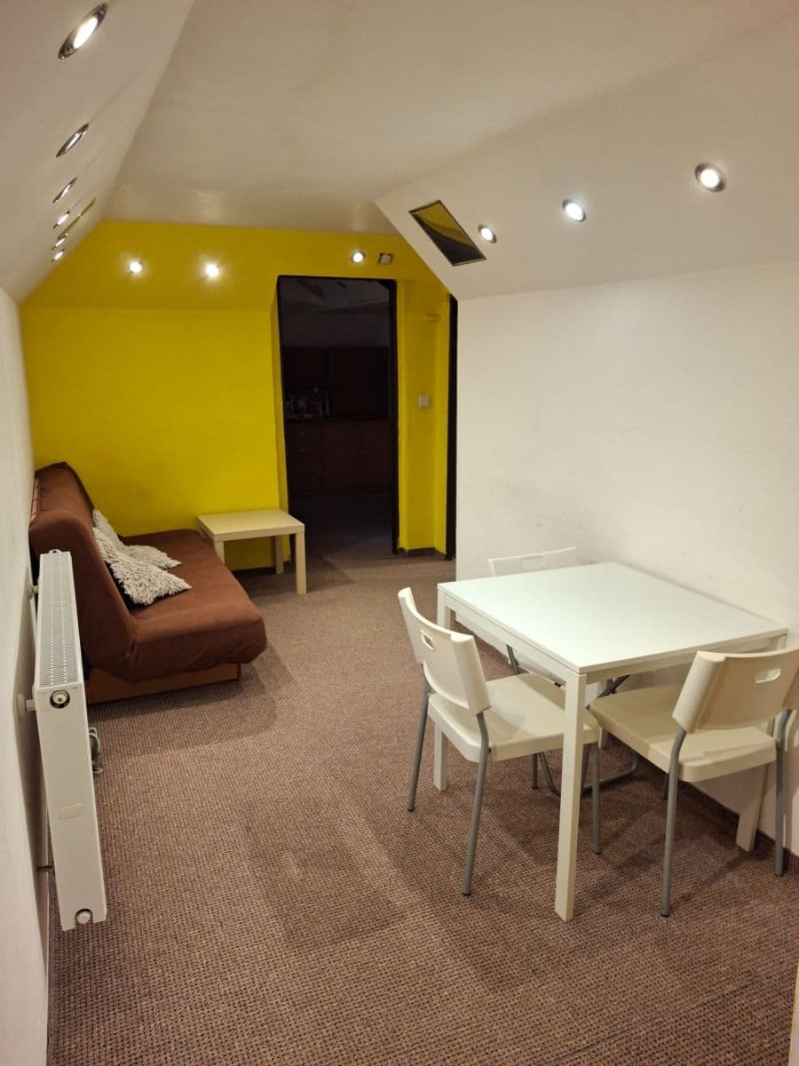 Prenájom bytu 3-izbový 75 m², Lipí, Praha, Praha Prenájom bytu 3-izbový 75 m², Lipí, Praha, Praha