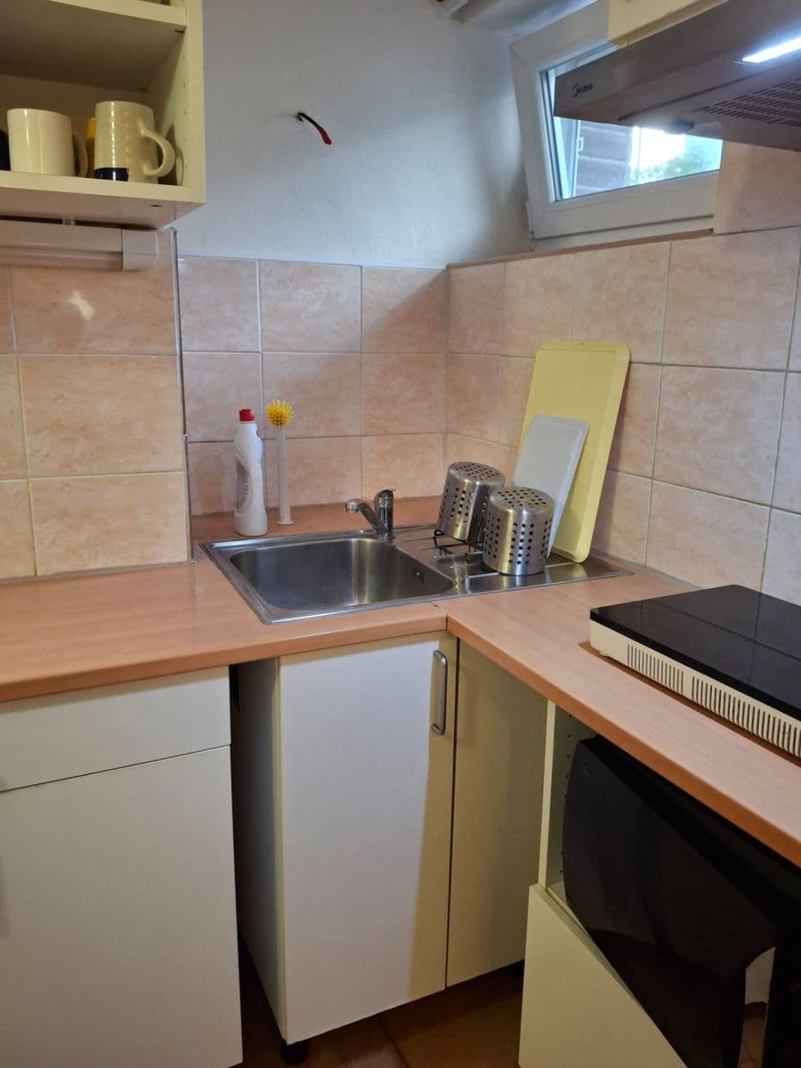 Prenájom bytu 3-izbový 75 m², Lipí, Praha, Praha Prenájom bytu 3-izbový 75 m², Lipí, Praha, Praha