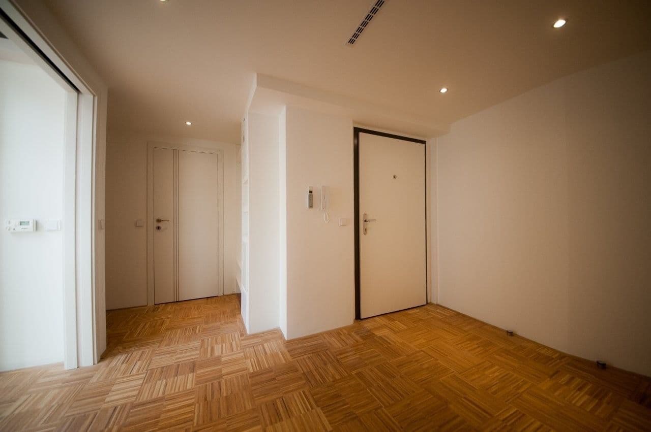 Prenájom bytu 5-izbový 146 m², V Nových Vokovicích, Praha, Praha Prenájom bytu 5-izbový 146 m², V Nových Vokovicích, Praha, Praha