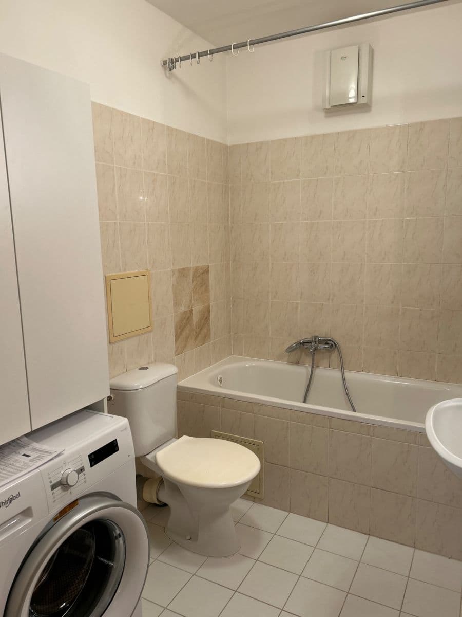 Prenájom bytu 1-izbový 42 m², bratří Dohalských, Praha, Praha Prenájom bytu 1-izbový 42 m², bratří Dohalských, Praha, Praha