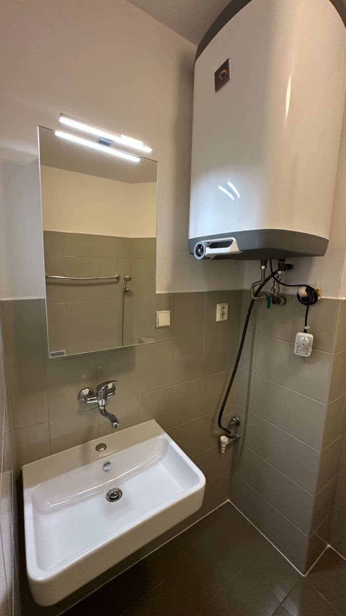 Prenájom bytu 2-izbový 55 m², Velehradská, Praha, Praha Prenájom bytu 2-izbový 55 m², Velehradská, Praha, Praha