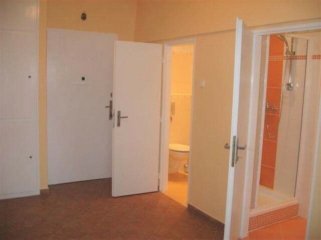 Prenájom bytu 3-izbový 82 m², U Vodárny, Praha, Praha Prenájom bytu 3-izbový 82 m², U Vodárny, Praha, Praha