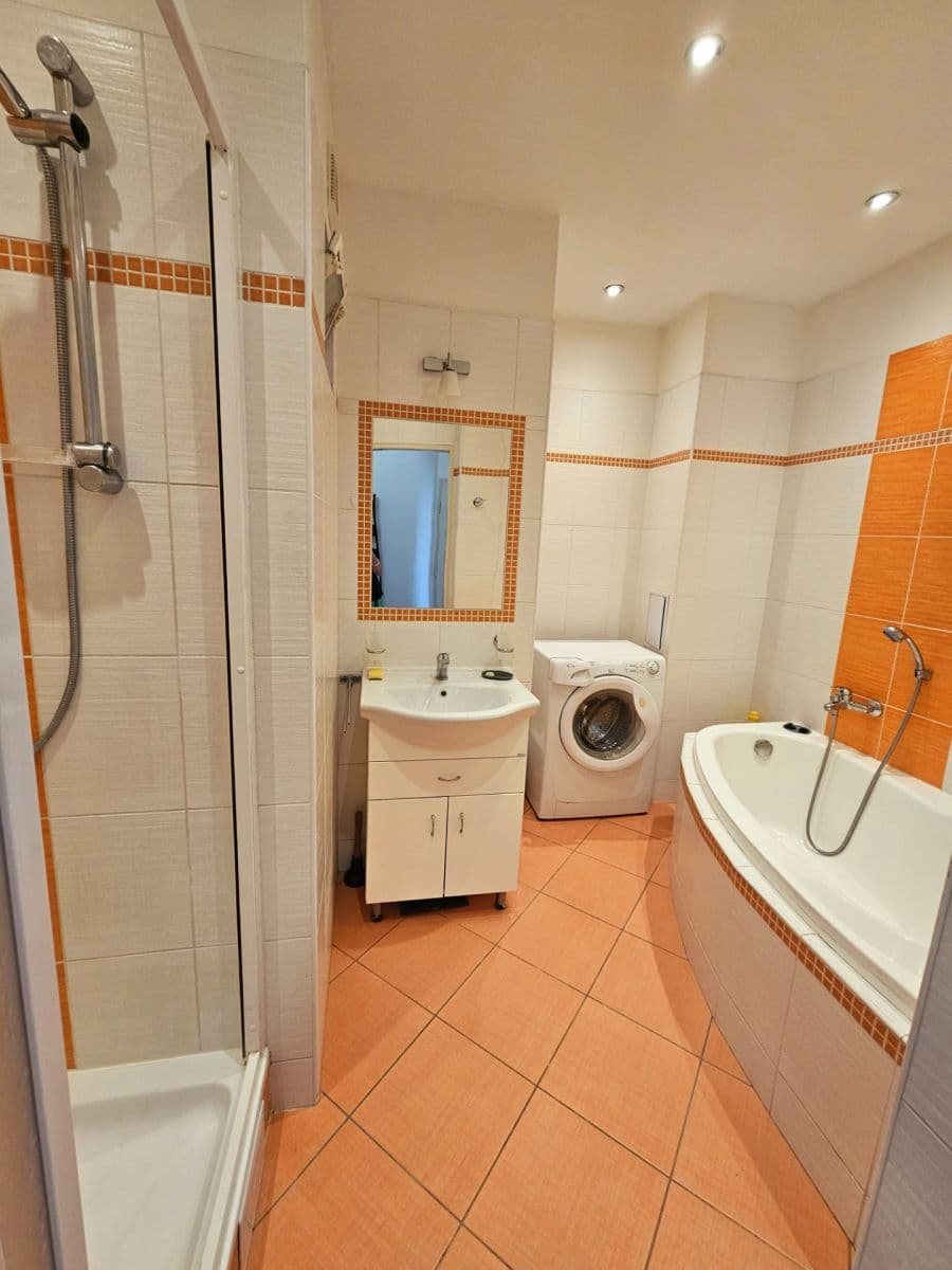Prenájom bytu 3-izbový 82 m², U Vodárny, Praha, Praha Prenájom bytu 3-izbový 82 m², U Vodárny, Praha, Praha