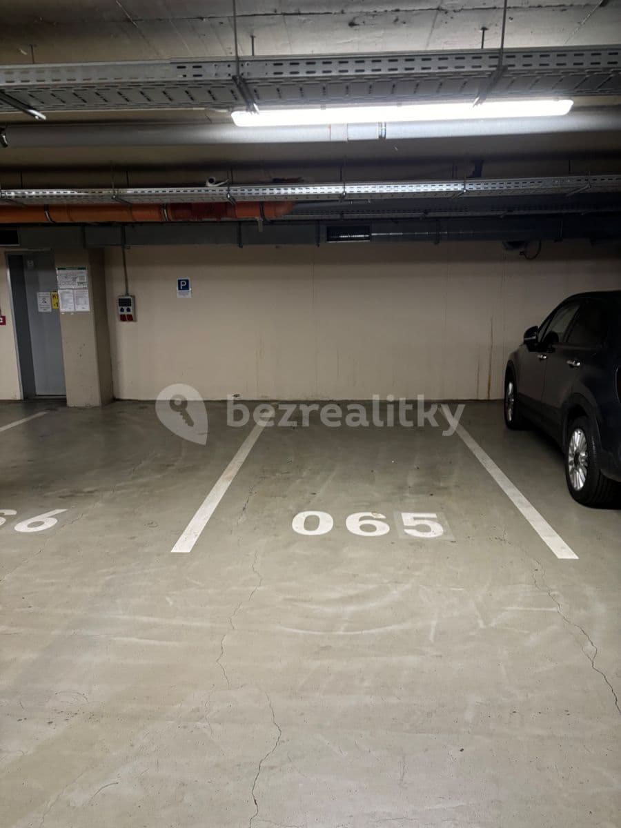 Prenájom garáže 13 m², Korunní, Praha, Praha Prenájom garáže 13 m², Korunní, Praha, Praha