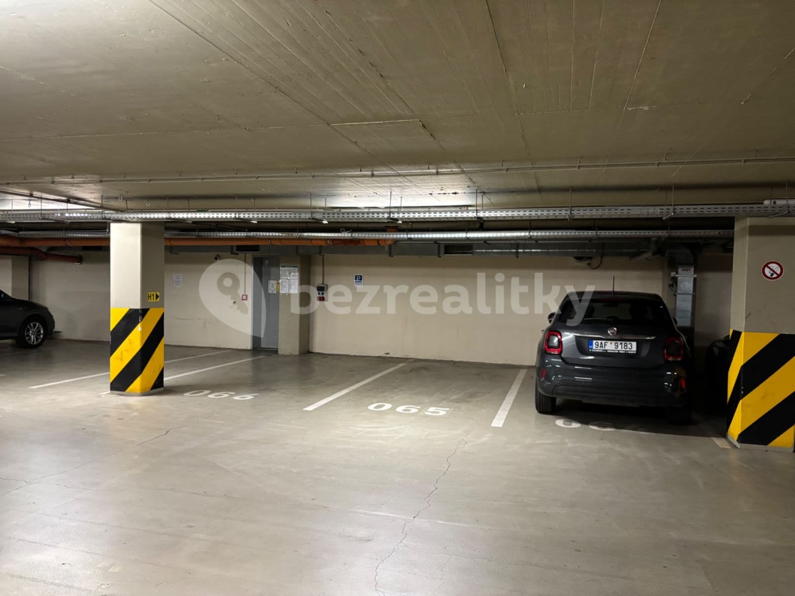 Prenájom garáže 13 m², Korunní, Praha, Praha Prenájom garáže 13 m², Korunní, Praha, Praha
