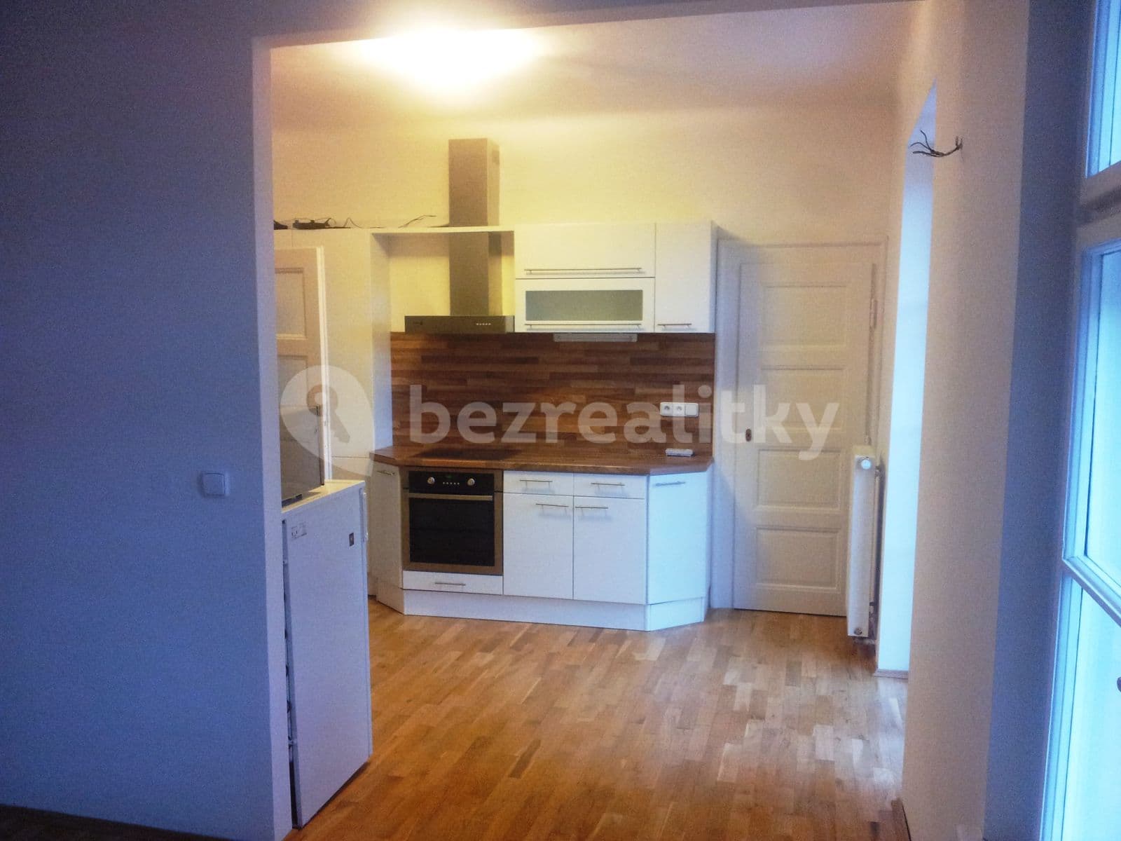 Prenájom bytu 3-izbový 80 m², Kutnauerovo náměstí, Praha, Praha Prenájom bytu 3-izbový 80 m², Kutnauerovo náměstí, Praha, Praha