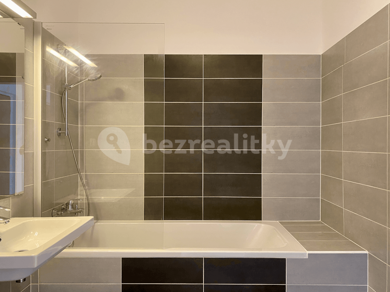 Prenájom bytu 2-izbový 65 m², Lanžhotská, Praha, Praha Prenájom bytu 2-izbový 65 m², Lanžhotská, Praha, Praha