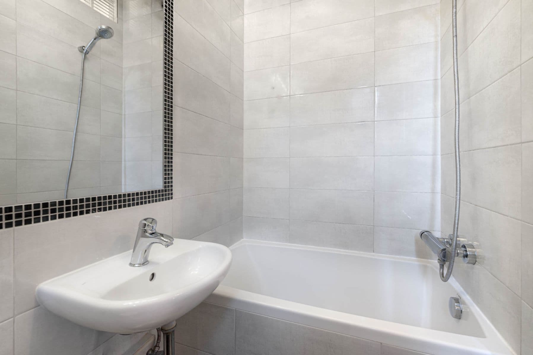 Prenájom bytu 1-izbový 30 m², Tusarova, Praha, Praha Prenájom bytu 1-izbový 30 m², Tusarova, Praha, Praha