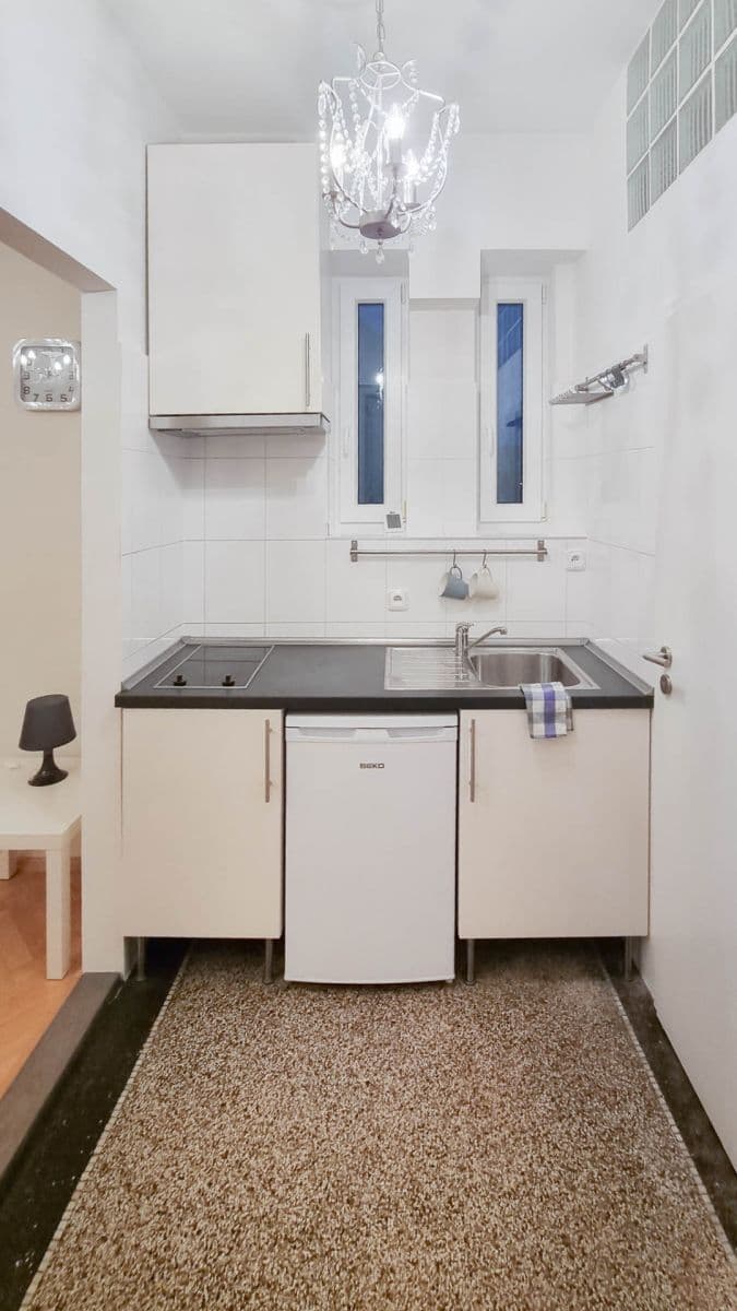 Prenájom bytu 1-izbový 30 m², Tusarova, Praha, Praha Prenájom bytu 1-izbový 30 m², Tusarova, Praha, Praha