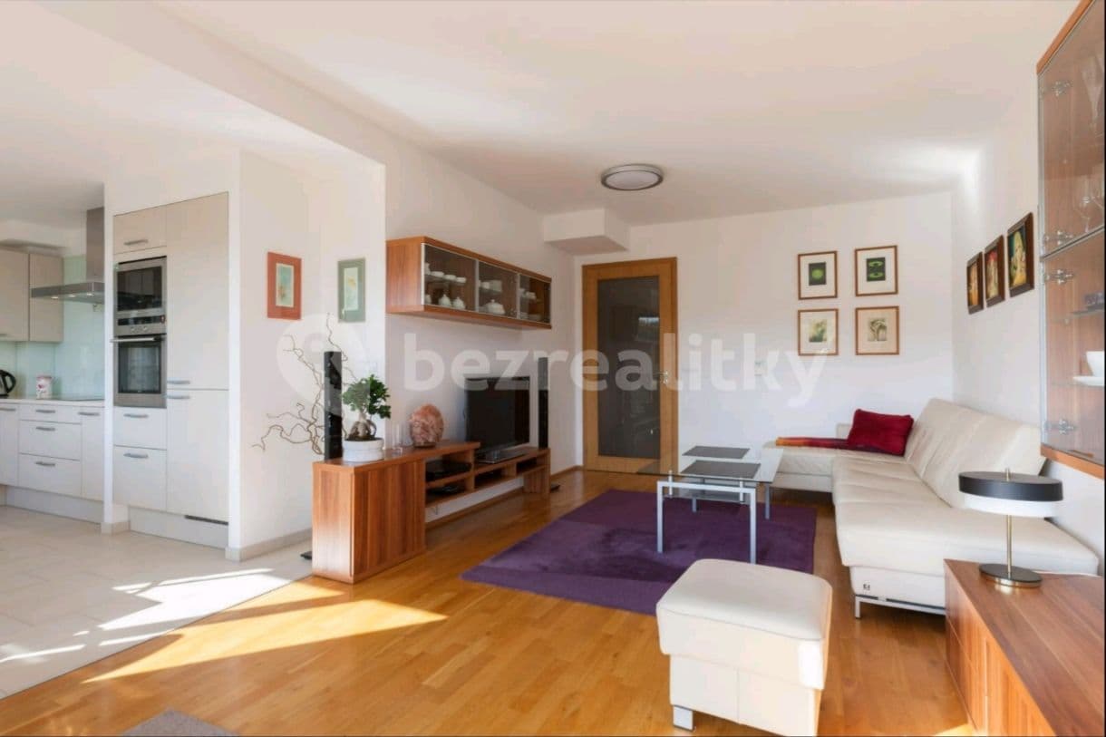 Prenájom bytu 4-izbový 104 m², Linhartova, Praha, Praha Prenájom bytu 4-izbový 104 m², Linhartova, Praha, Praha