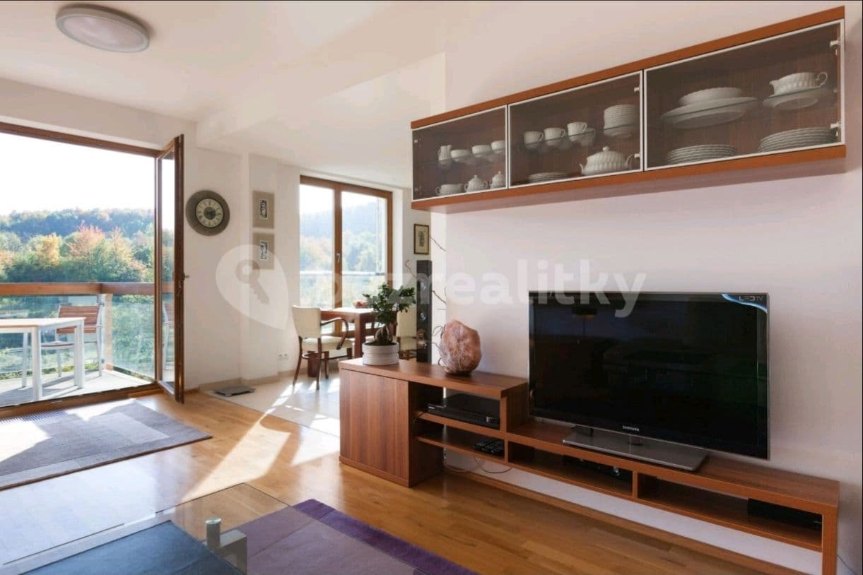 Prenájom bytu 4-izbový 104 m², Linhartova, Praha, Praha Prenájom bytu 4-izbový 104 m², Linhartova, Praha, Praha