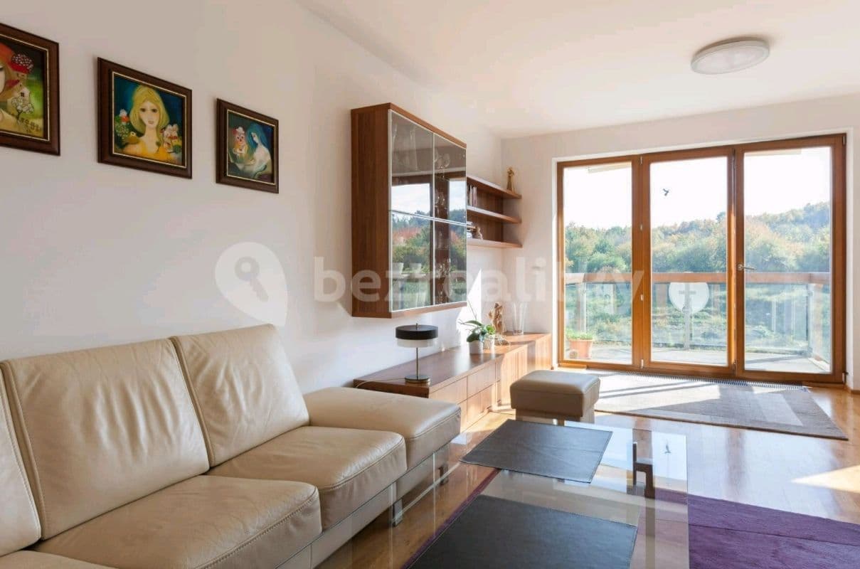 Prenájom bytu 4-izbový 104 m², Linhartova, Praha, Praha Prenájom bytu 4-izbový 104 m², Linhartova, Praha, Praha