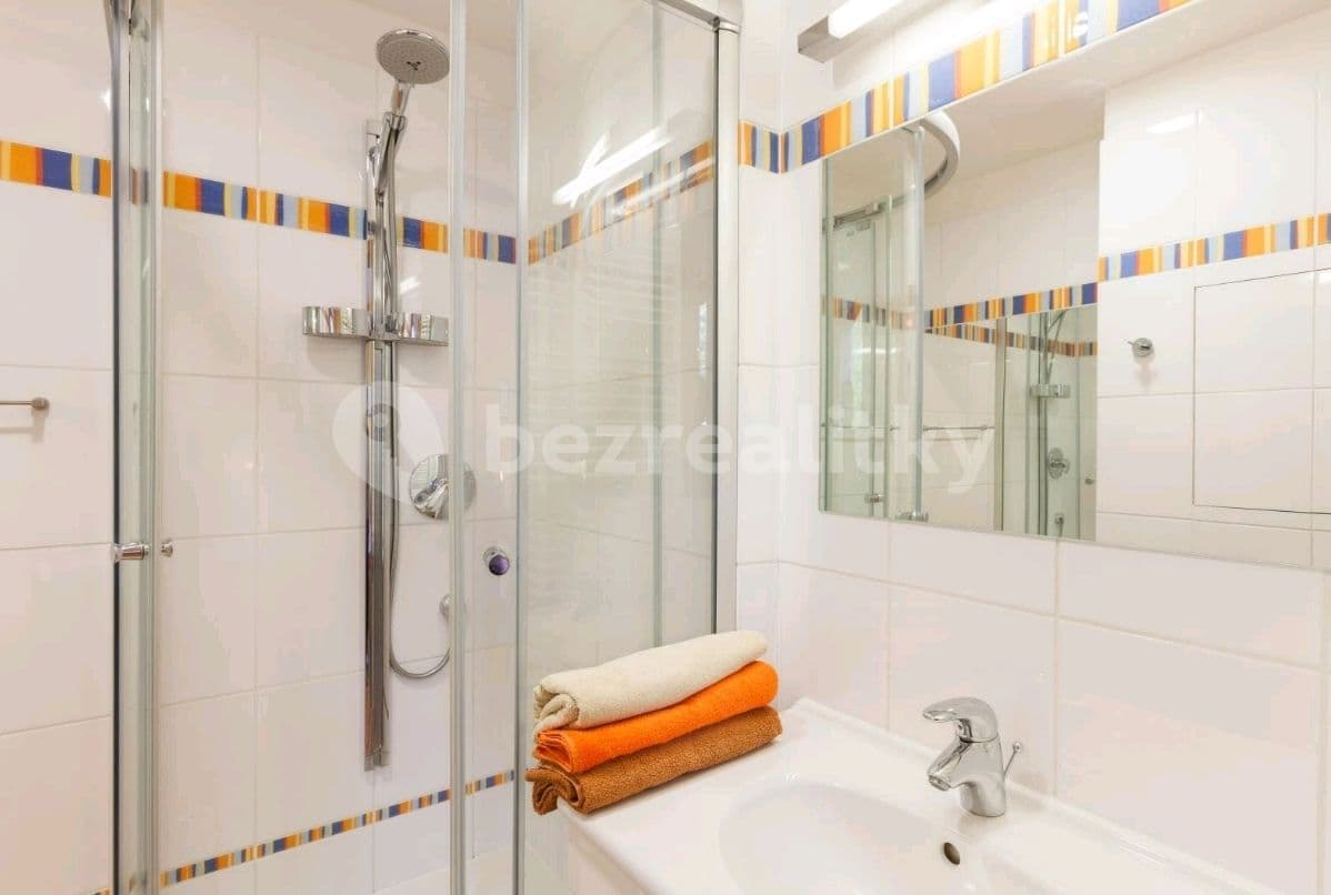 Prenájom bytu 4-izbový 104 m², Linhartova, Praha, Praha Prenájom bytu 4-izbový 104 m², Linhartova, Praha, Praha