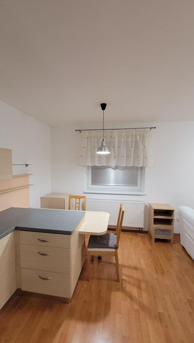 Prenájom bytu 2-izbový 39 m², Švehlova, Šlapanice, Jihomoravský kraj Prenájom bytu 2-izbový 39 m², Švehlova, Šlapanice, Jihomoravský kraj