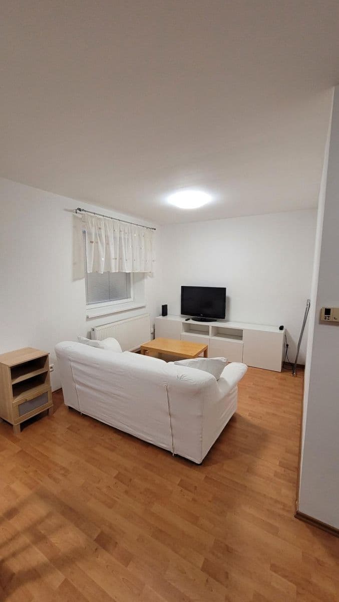 Prenájom bytu 2-izbový 39 m², Švehlova, Šlapanice, Jihomoravský kraj Prenájom bytu 2-izbový 39 m², Švehlova, Šlapanice, Jihomoravský kraj