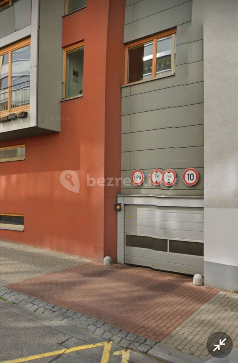 Prenájom garáže 12 m², Jeseniova, Praha, Praha Prenájom garáže 12 m², Jeseniova, Praha, Praha
