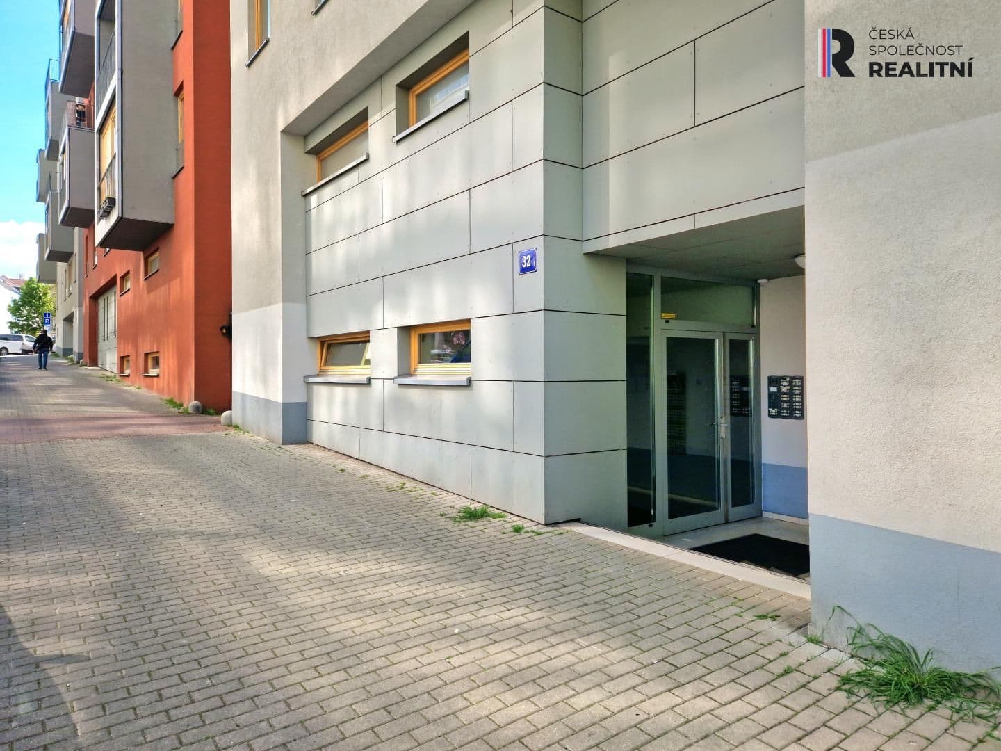 Prenájom garáže 12 m², Jeseniova, Praha, Praha Prenájom garáže 12 m², Jeseniova, Praha, Praha