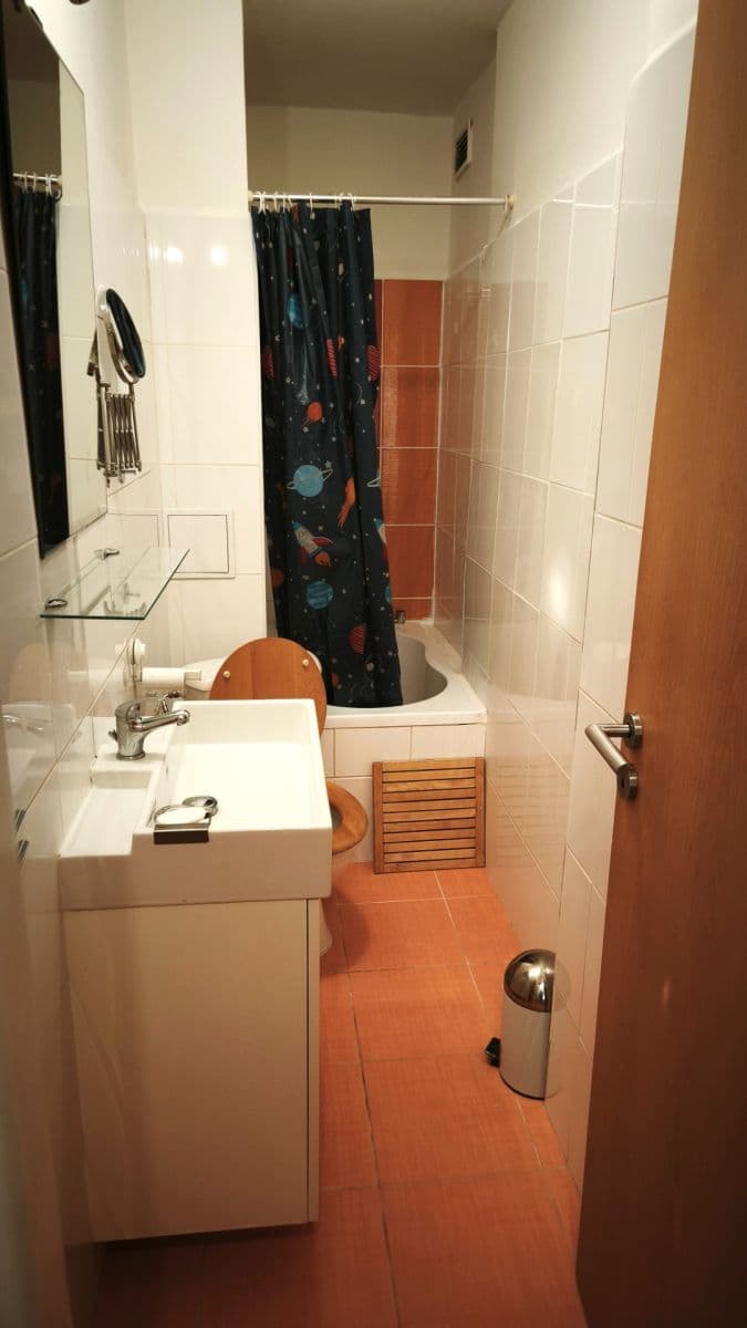 Prenájom bytu 2-izbový 41 m², Na Topolce, Praha, Praha Prenájom bytu 2-izbový 41 m², Na Topolce, Praha, Praha