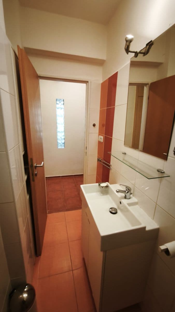 Prenájom bytu 2-izbový 41 m², Na Topolce, Praha, Praha Prenájom bytu 2-izbový 41 m², Na Topolce, Praha, Praha