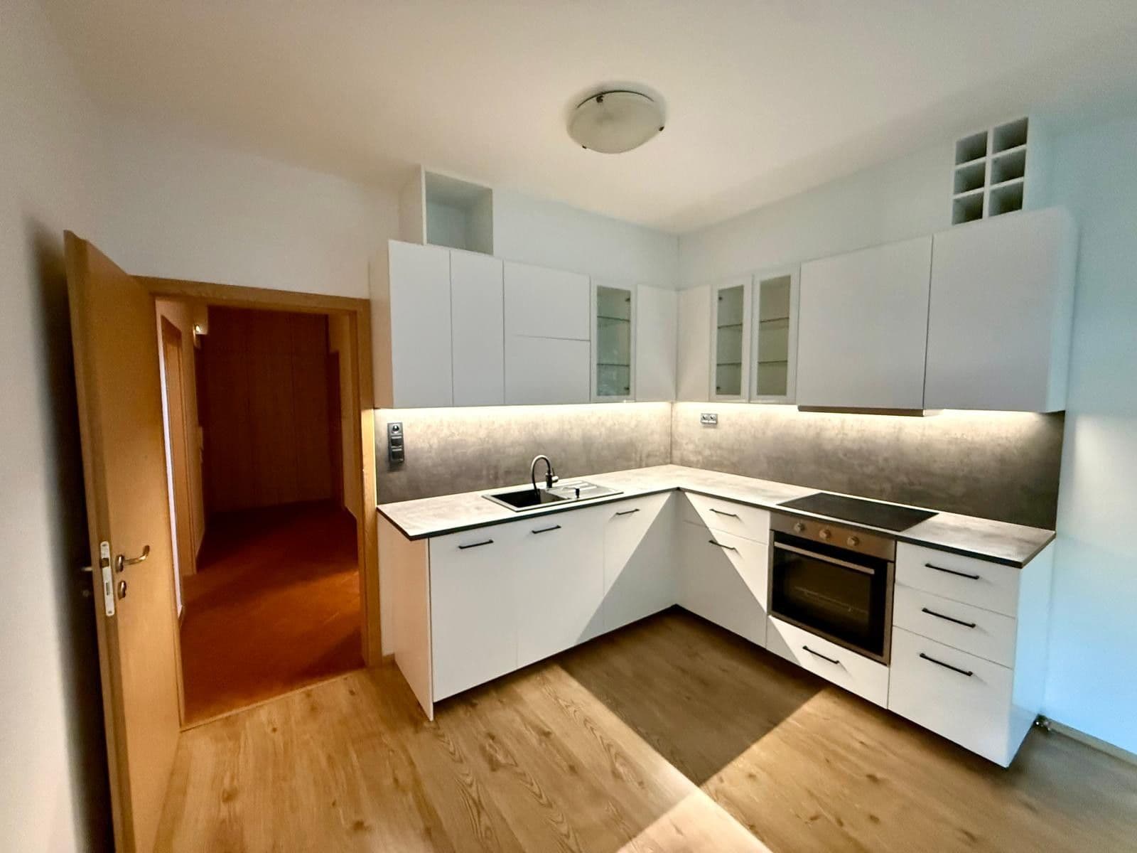 Prenájom bytu 2-izbový 61 m², Laurinova, Praha, Praha Prenájom bytu 2-izbový 61 m², Laurinova, Praha, Praha