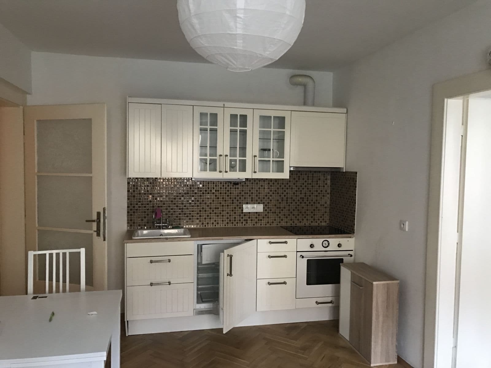 Prenájom bytu 2-izbový 42 m², Jugoslávských partyzánů, Praha, Praha Prenájom bytu 2-izbový 42 m², Jugoslávských partyzánů, Praha, Praha