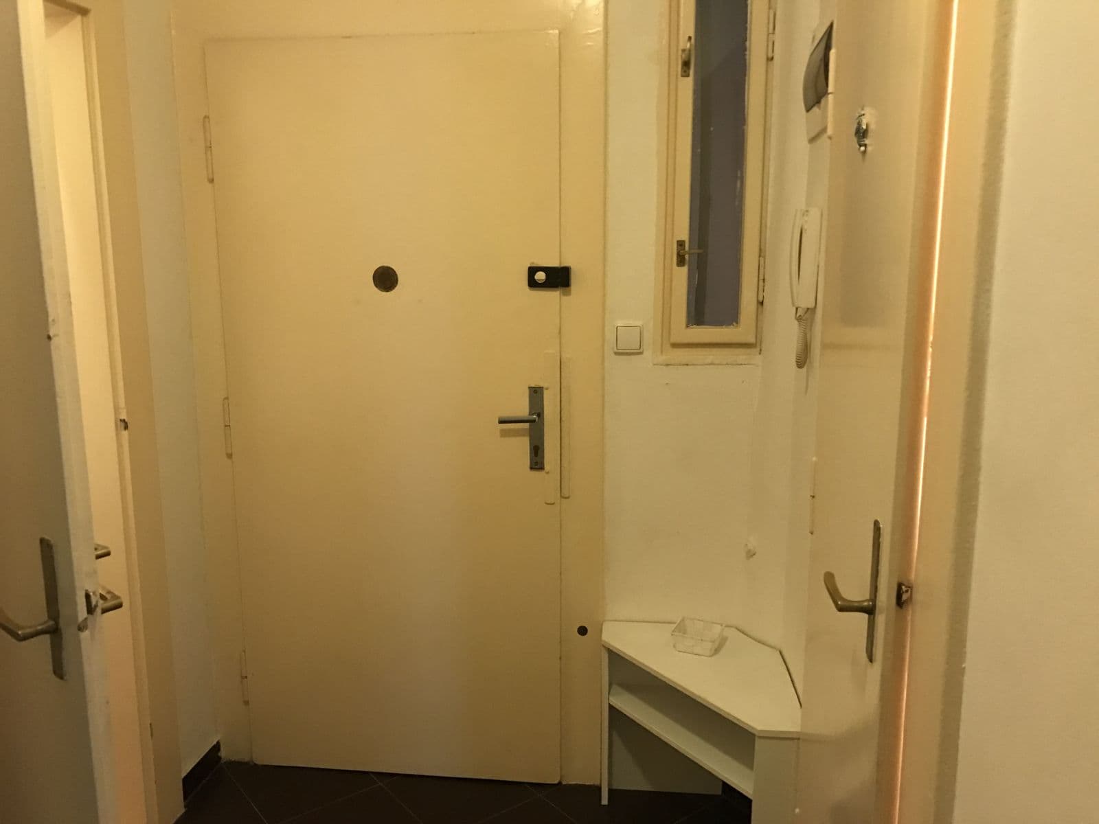 Prenájom bytu 2-izbový 42 m², Jugoslávských partyzánů, Praha, Praha Prenájom bytu 2-izbový 42 m², Jugoslávských partyzánů, Praha, Praha