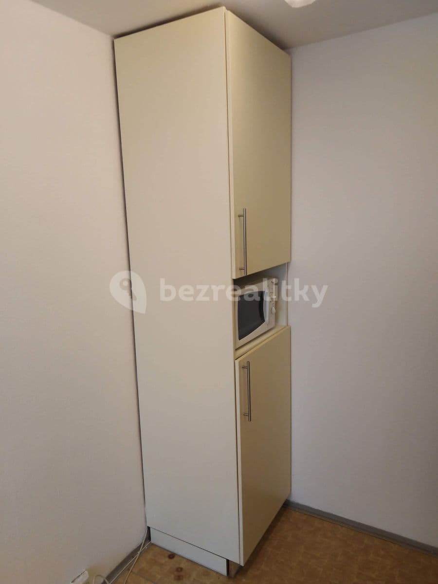 Prenájom bytu Garsoniéra 36 m², V hůrkách, Praha, Praha Prenájom bytu Garsoniéra 36 m², V hůrkách, Praha, Praha