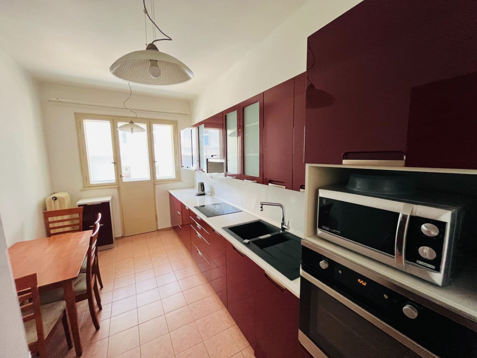 Prenájom bytu 3-izbový 90 m², Husinecká, Praha, Praha Prenájom bytu 3-izbový 90 m², Husinecká, Praha, Praha