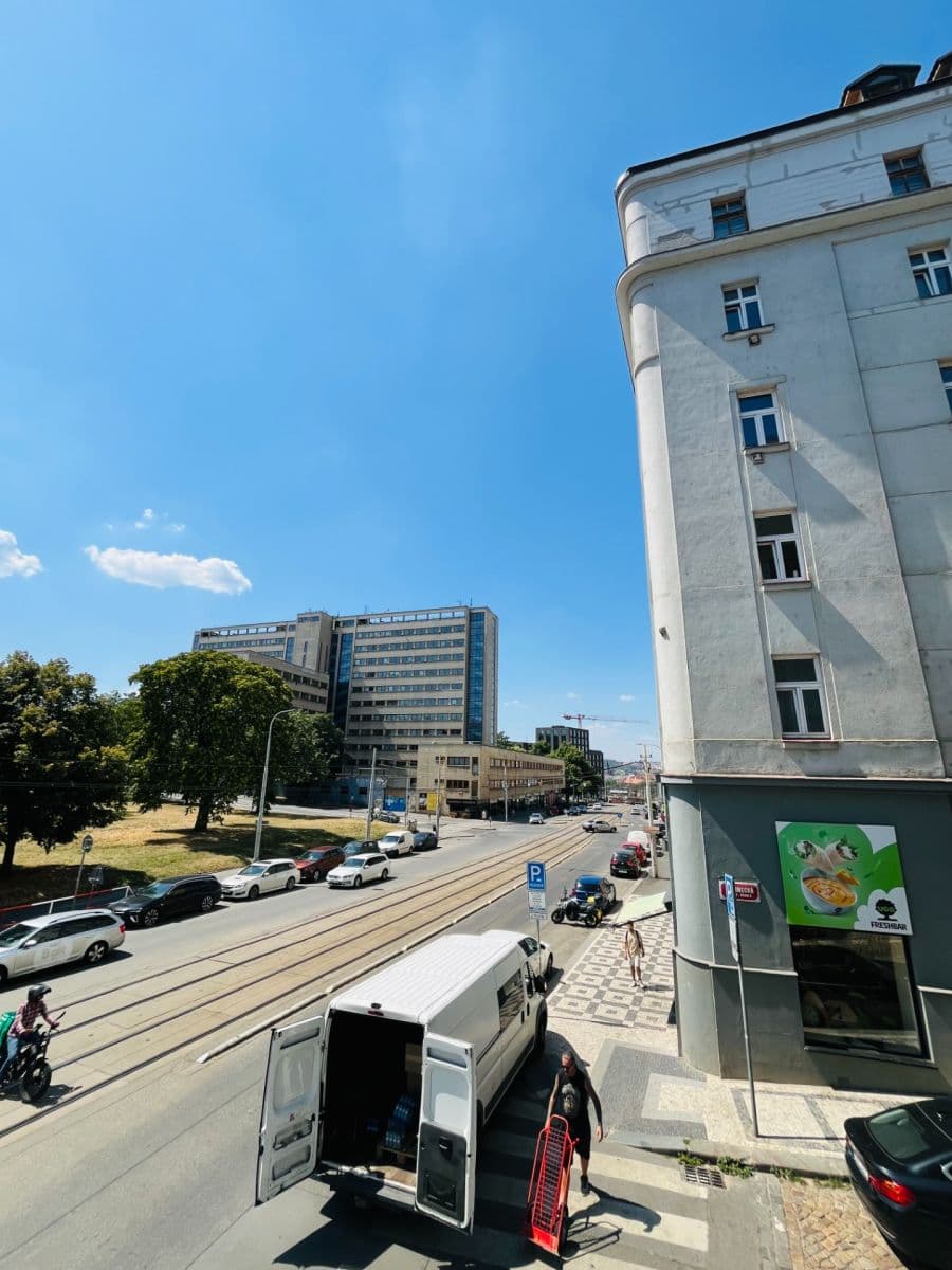 Prenájom bytu 3-izbový 90 m², Husinecká, Praha, Praha Prenájom bytu 3-izbový 90 m², Husinecká, Praha, Praha