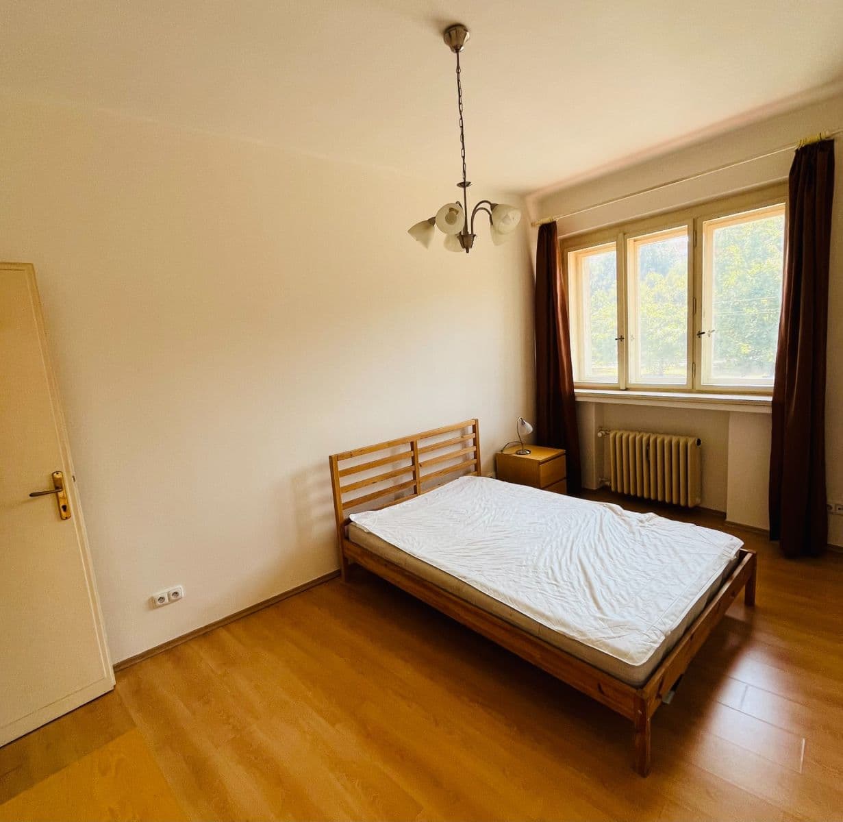 Prenájom bytu 3-izbový 90 m², Husinecká, Praha, Praha Prenájom bytu 3-izbový 90 m², Husinecká, Praha, Praha