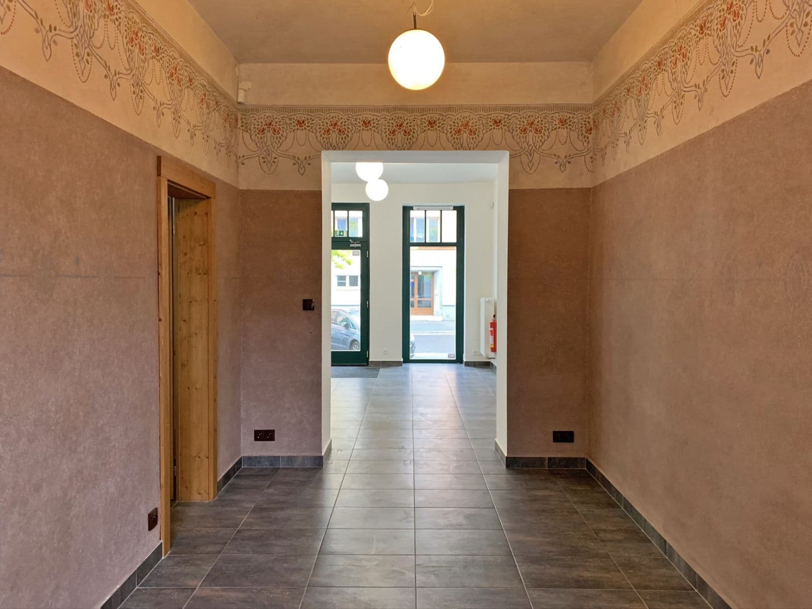 Prenájom nebytového priestoru 77 m², Chelčického, Hradec Králové, Královéhradecký kraj Prenájom nebytového priestoru 77 m², Chelčického, Hradec Králové, Královéhradecký kraj