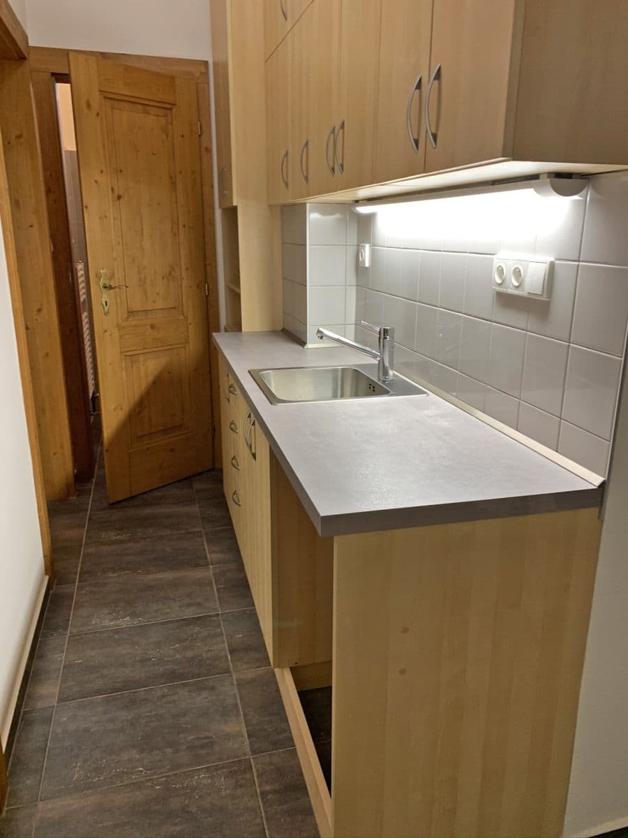 Prenájom nebytového priestoru 77 m², Chelčického, Hradec Králové, Královéhradecký kraj Prenájom nebytového priestoru 77 m², Chelčického, Hradec Králové, Královéhradecký kraj