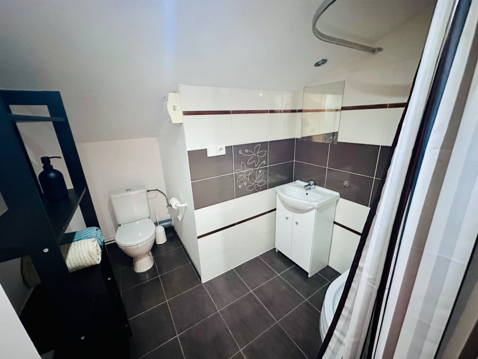 Prenájom bytu 1-izbový 40 m², Nad Šárkou, Praha, Praha Prenájom bytu 1-izbový 40 m², Nad Šárkou, Praha, Praha