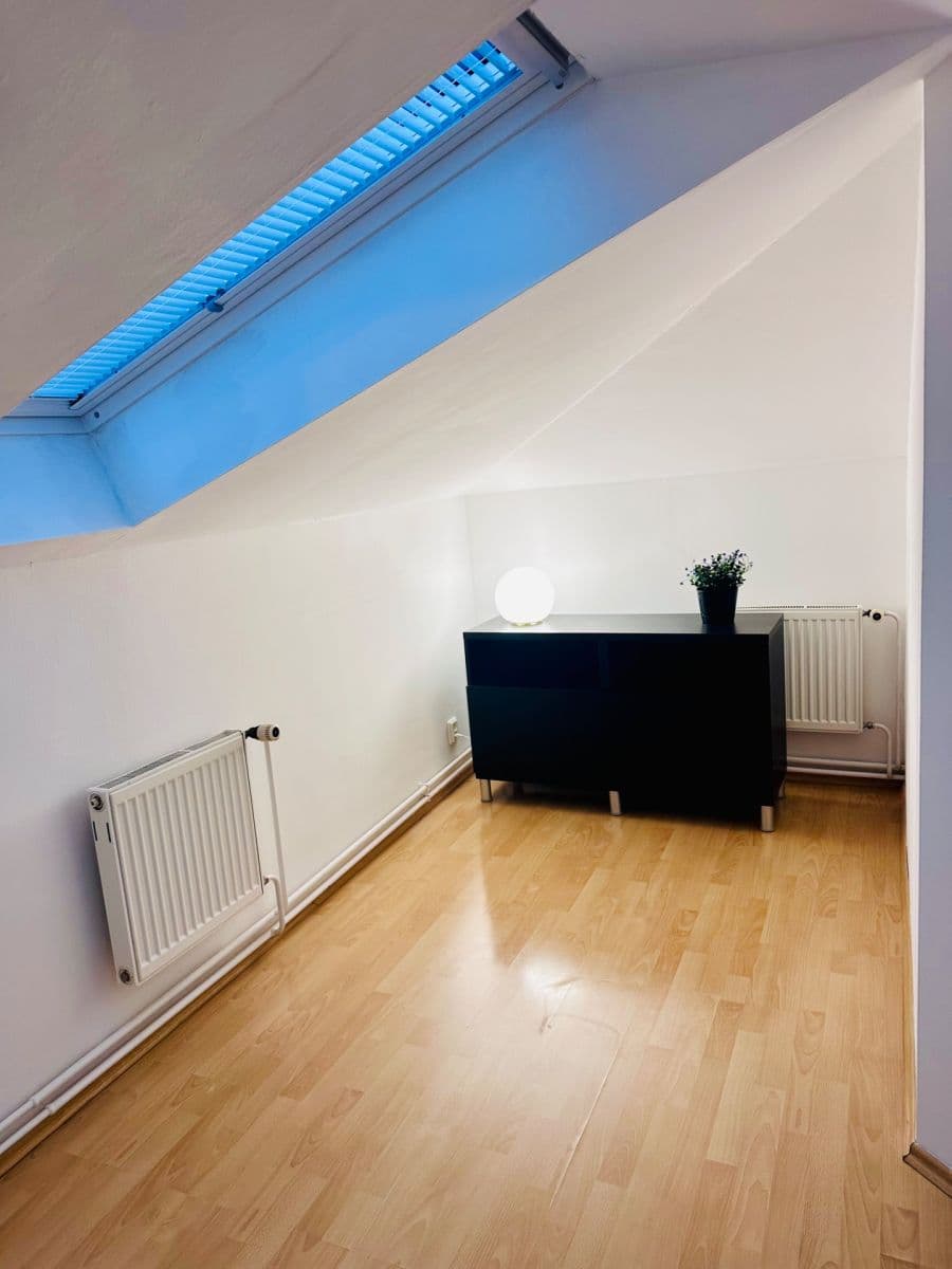 Prenájom bytu 1-izbový 40 m², Nad Šárkou, Praha, Praha Prenájom bytu 1-izbový 40 m², Nad Šárkou, Praha, Praha