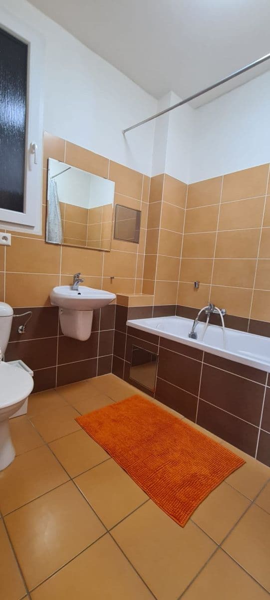 Prenájom bytu 2-izbový 58 m², Čestmírova, Praha, Praha Prenájom bytu 2-izbový 58 m², Čestmírova, Praha, Praha