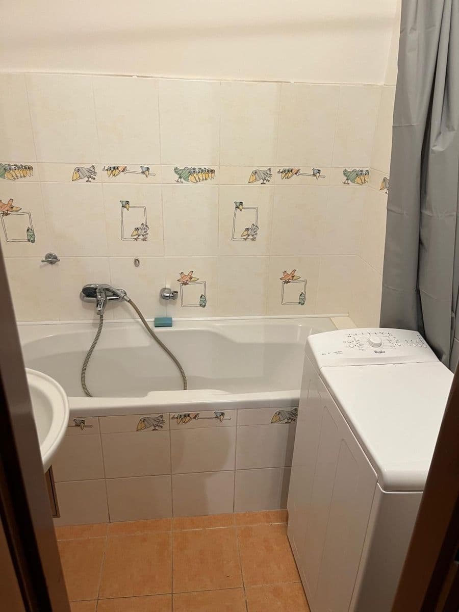 Prenájom bytu 2-izbový 52 m², Gutova, Praha, Praha Prenájom bytu 2-izbový 52 m², Gutova, Praha, Praha