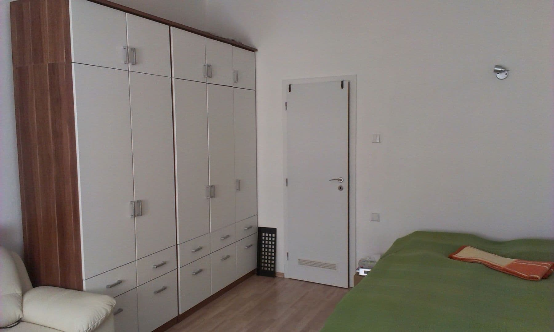 Prenájom bytu 1-izbový 40 m², U Křížku, Praha, Praha Prenájom bytu 1-izbový 40 m², U Křížku, Praha, Praha