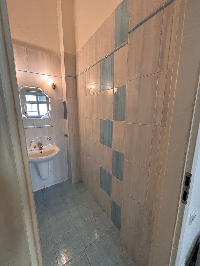 Prenájom bytu 1-izbový 40 m², U Křížku, Praha, Praha Prenájom bytu 1-izbový 40 m², U Křížku, Praha, Praha