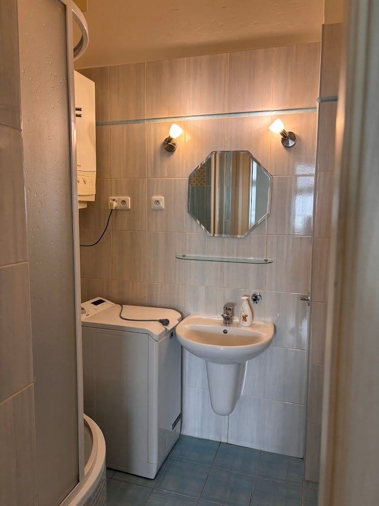 Prenájom bytu 1-izbový 40 m², U Křížku, Praha, Praha Prenájom bytu 1-izbový 40 m², U Křížku, Praha, Praha