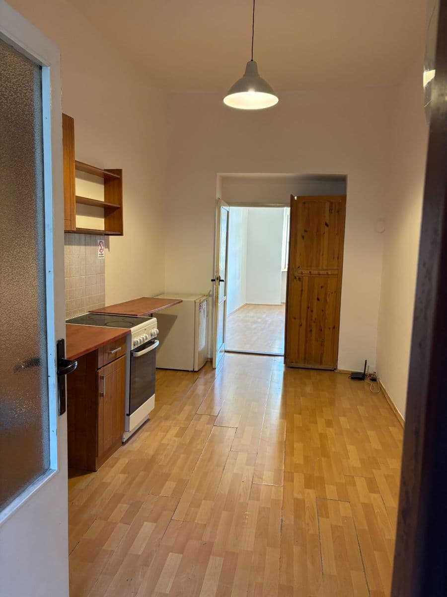 Prenájom bytu 1-izbový 32 m², Arbesovo náměstí, Praha, Praha Prenájom bytu 1-izbový 32 m², Arbesovo náměstí, Praha, Praha