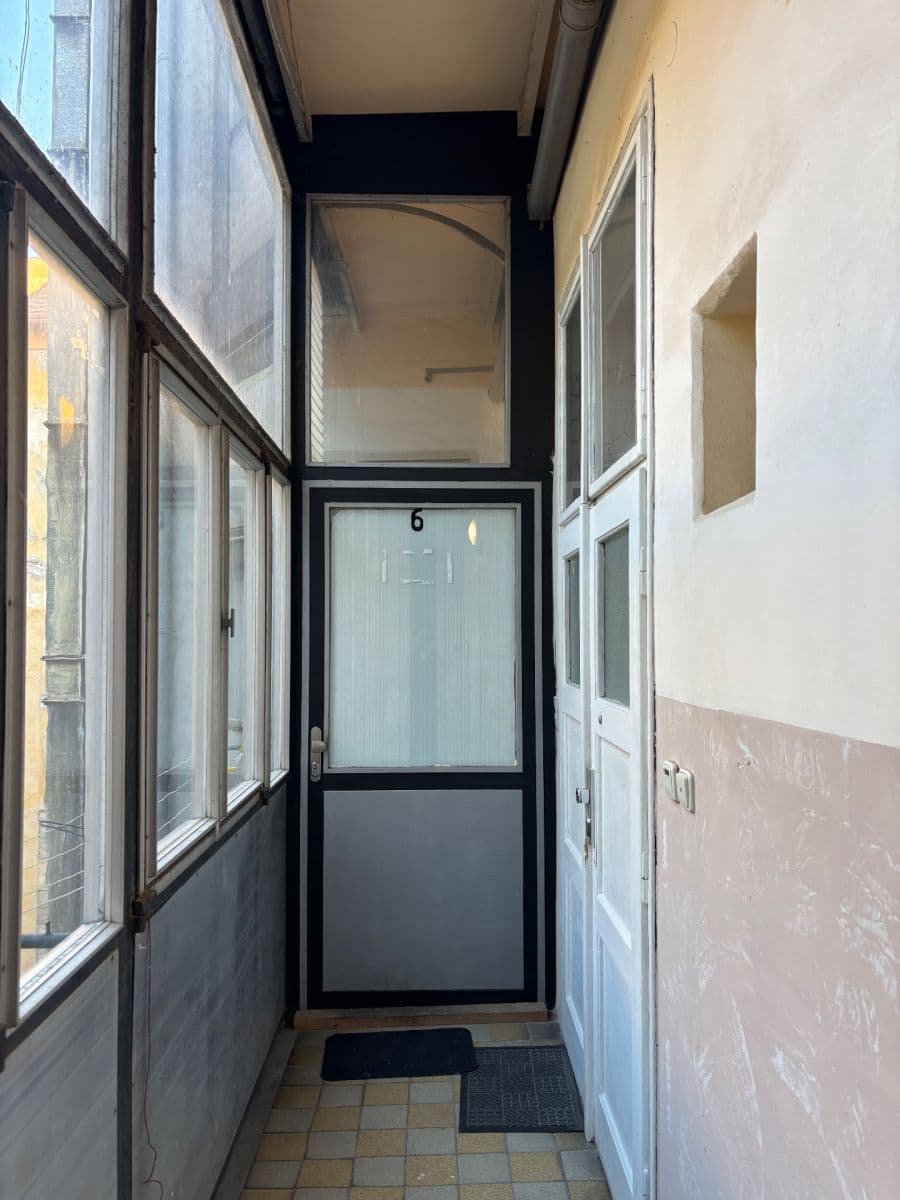 Prenájom bytu 1-izbový 32 m², Arbesovo náměstí, Praha, Praha Prenájom bytu 1-izbový 32 m², Arbesovo náměstí, Praha, Praha