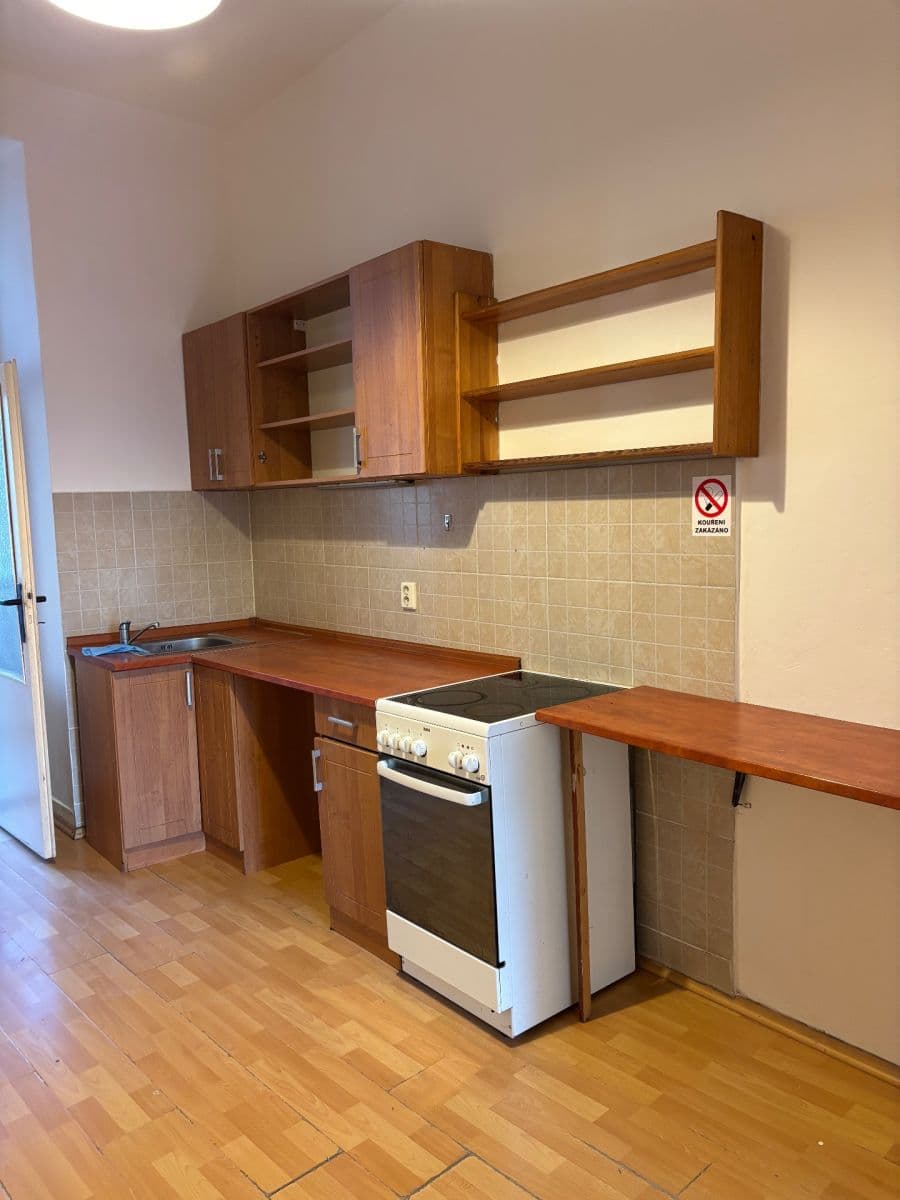 Prenájom bytu 1-izbový 32 m², Arbesovo náměstí, Praha, Praha Prenájom bytu 1-izbový 32 m², Arbesovo náměstí, Praha, Praha