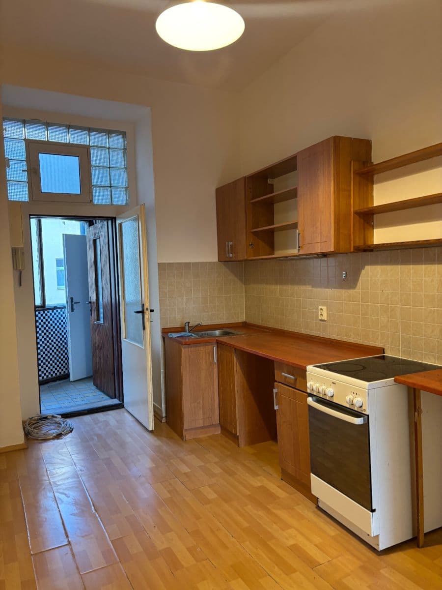 Prenájom bytu 1-izbový 32 m², Arbesovo náměstí, Praha, Praha Prenájom bytu 1-izbový 32 m², Arbesovo náměstí, Praha, Praha