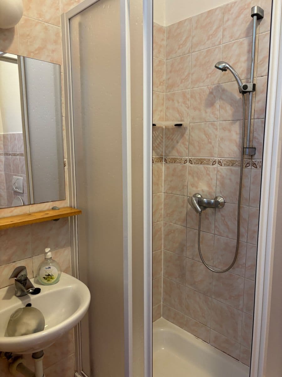 Prenájom bytu 1-izbový 32 m², Arbesovo náměstí, Praha, Praha Prenájom bytu 1-izbový 32 m², Arbesovo náměstí, Praha, Praha