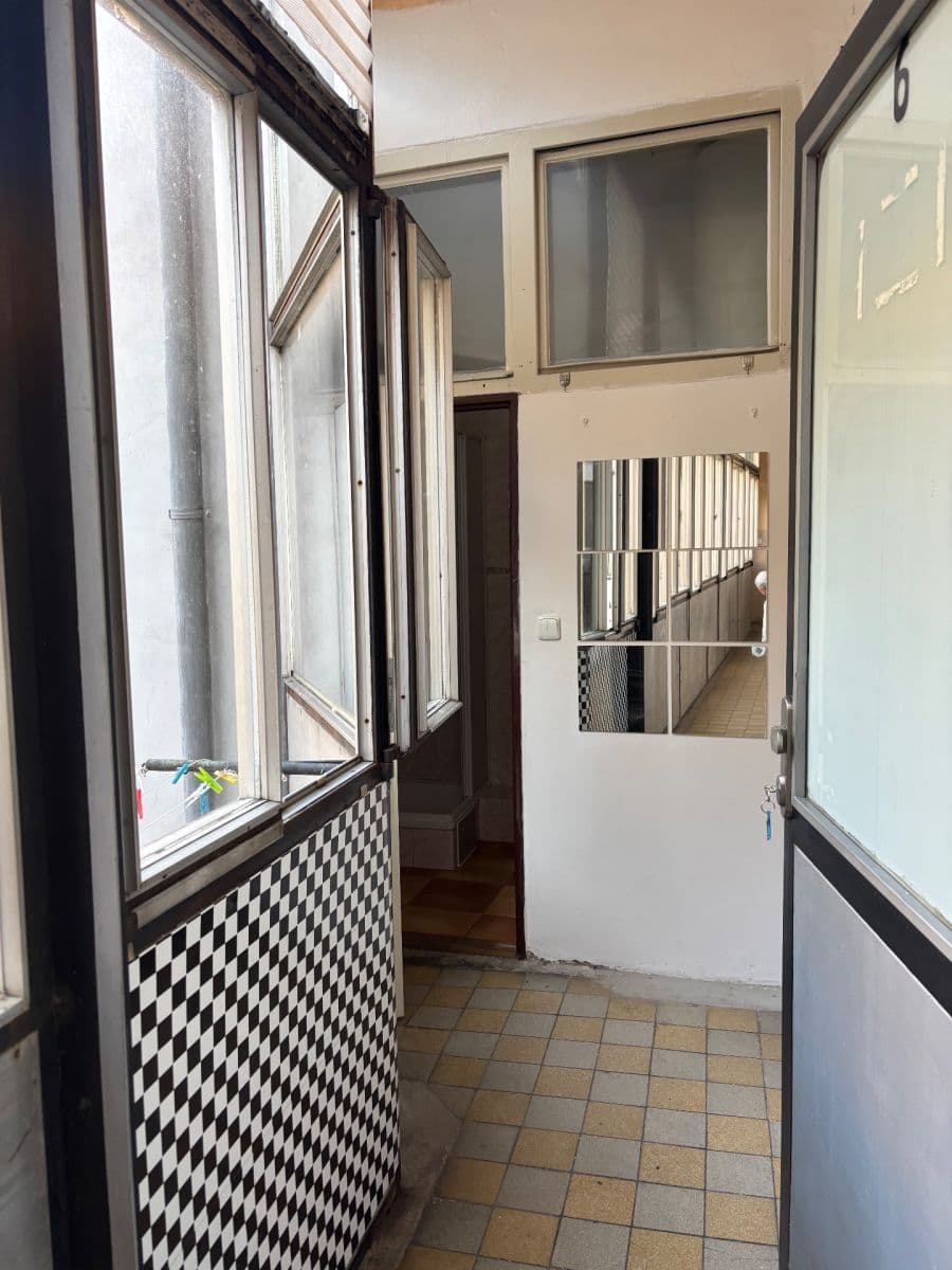 Prenájom bytu 1-izbový 32 m², Arbesovo náměstí, Praha, Praha Prenájom bytu 1-izbový 32 m², Arbesovo náměstí, Praha, Praha