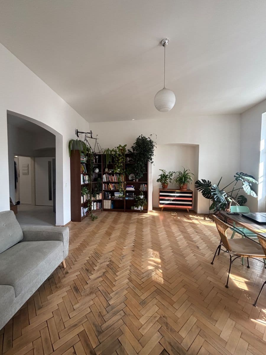 Prenájom bytu 3-izbový 100 m², Arbesovo náměstí, Praha, Praha Prenájom bytu 3-izbový 100 m², Arbesovo náměstí, Praha, Praha